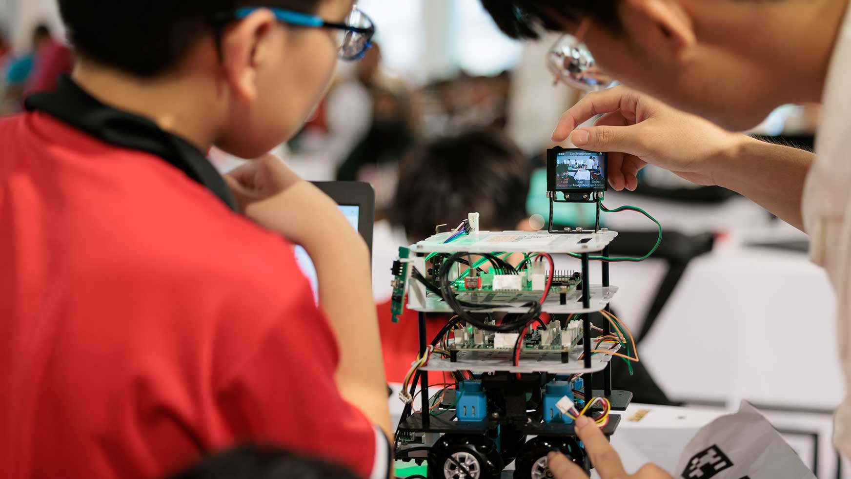 Record Over 450 Students Participate in SUTDs Third Reconfigurable Robotics Competition